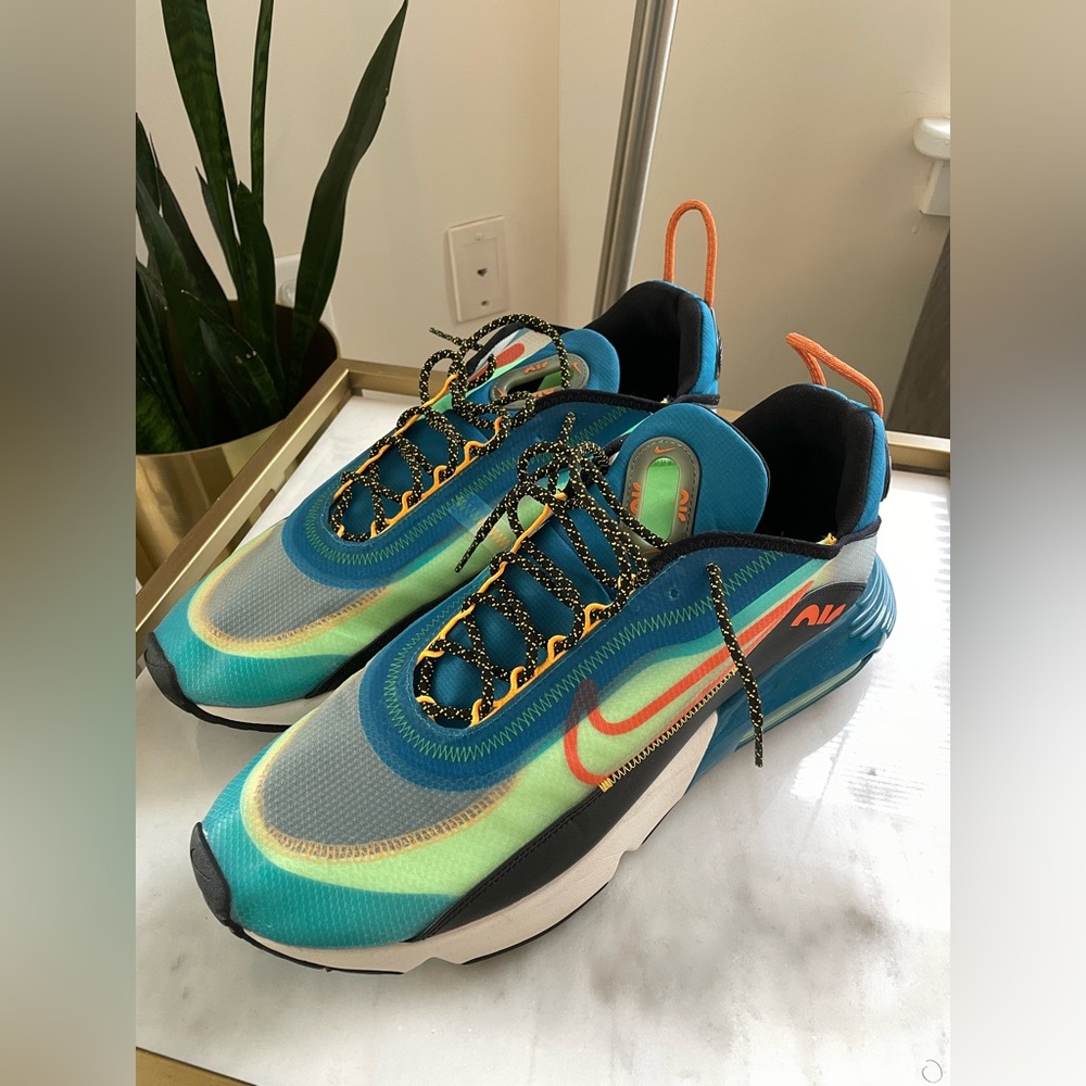 Men’s Nike sneakers